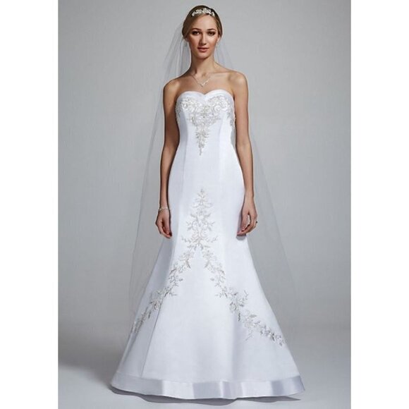 David's Bridal Women's White Satin Gown With Sweet Heart Neck Line - 2 - Picture 1 of 17